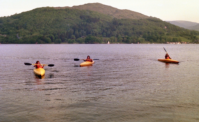  Piragüismo en un lago 